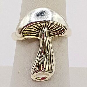 Womens Silver Plated Mushroom Ring Size 7 Textured Hippie Boho Chic Novelty Cute